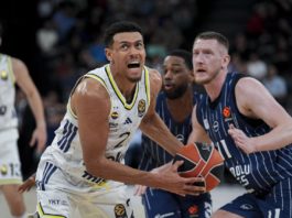 Basketbol Süper Ligi’nde yarı final heyecanı bugün başlıyor! Wade Baldwin IV - Rolands Smits