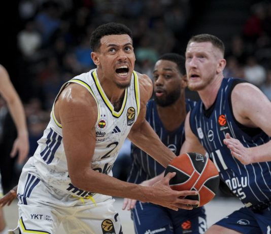 Basketbol Süper Ligi’nde yarı final heyecanı bugün başlıyor! Wade Baldwin IV - Rolands Smits